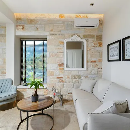 Agorastos Hotel de apartamente Koinira