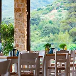 מלון דירות Agorastos 3*